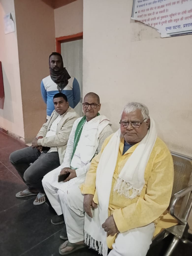 राजधानी पटना के परसा में राजद नेता के पुत्र को मारी गोली
