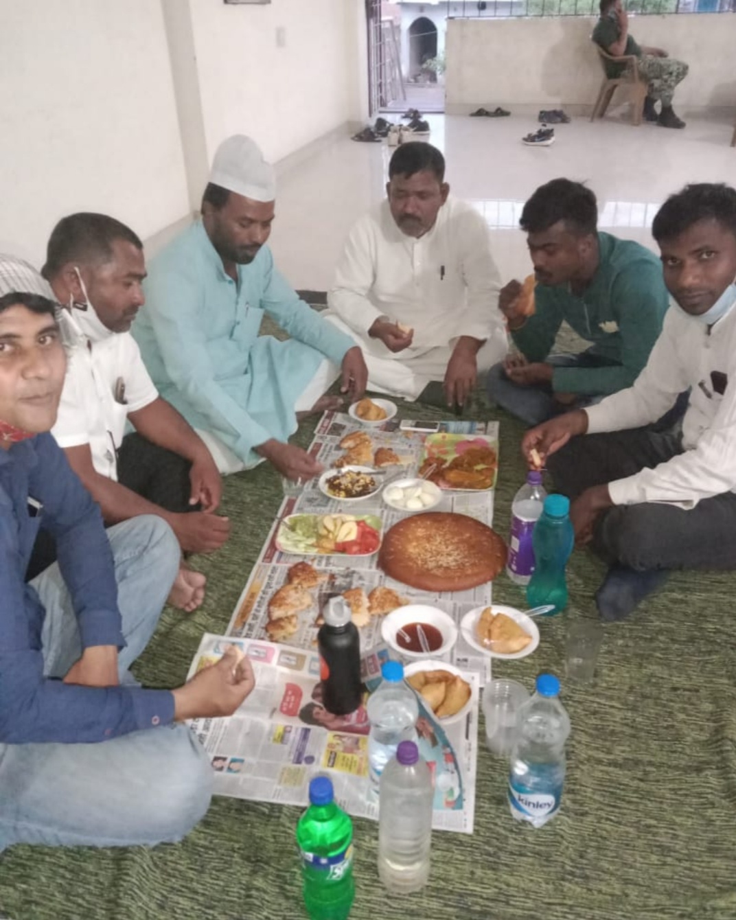 राजद कार्यालय में विधयाक को दिया गया इफ्तार पार्टी